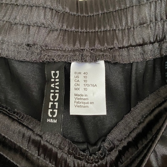 ✨Satin Shorts - Picture 4 of 5